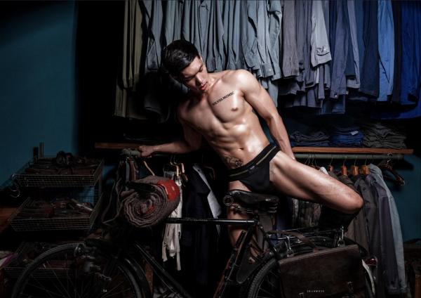 Tight-01--Arm-Akkharat